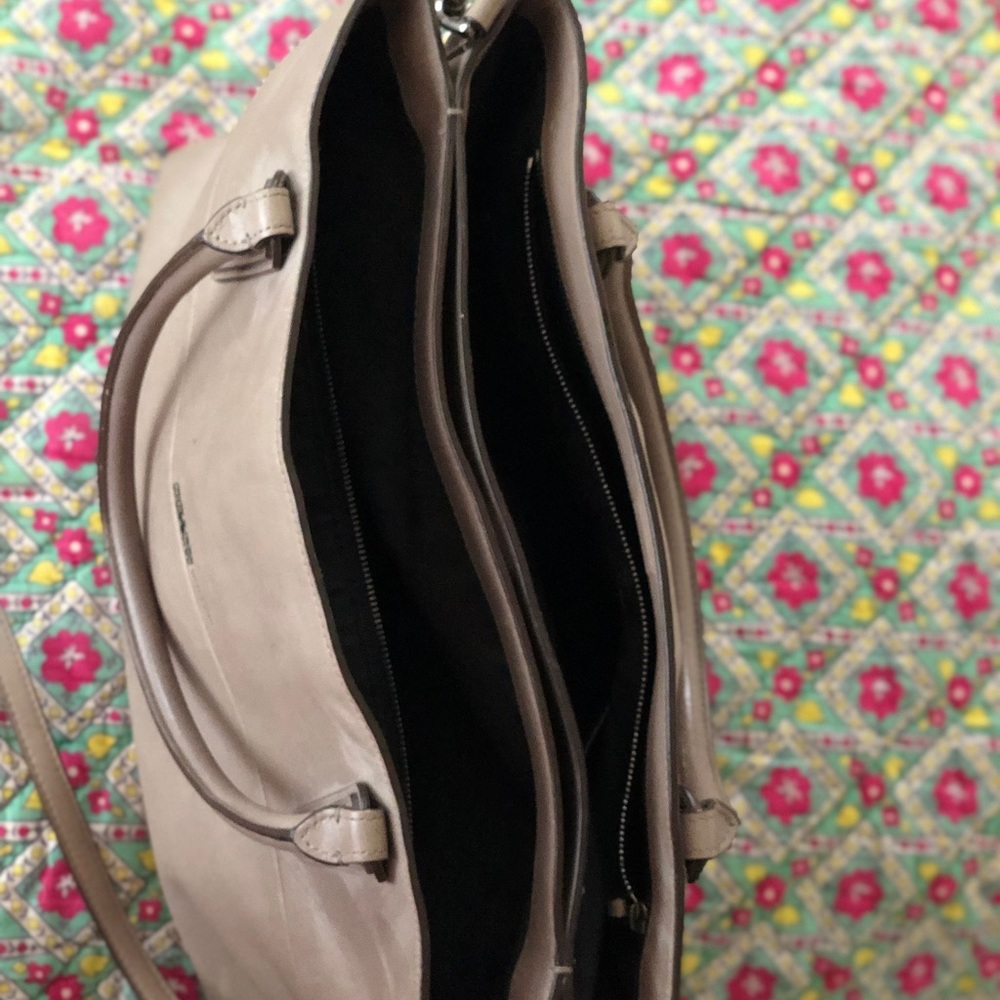 Coach purse - Picture 4 of 6